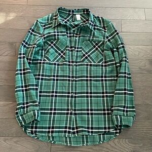 Women shirt.Us 4 never wear. Divided by H & M         100 cotton